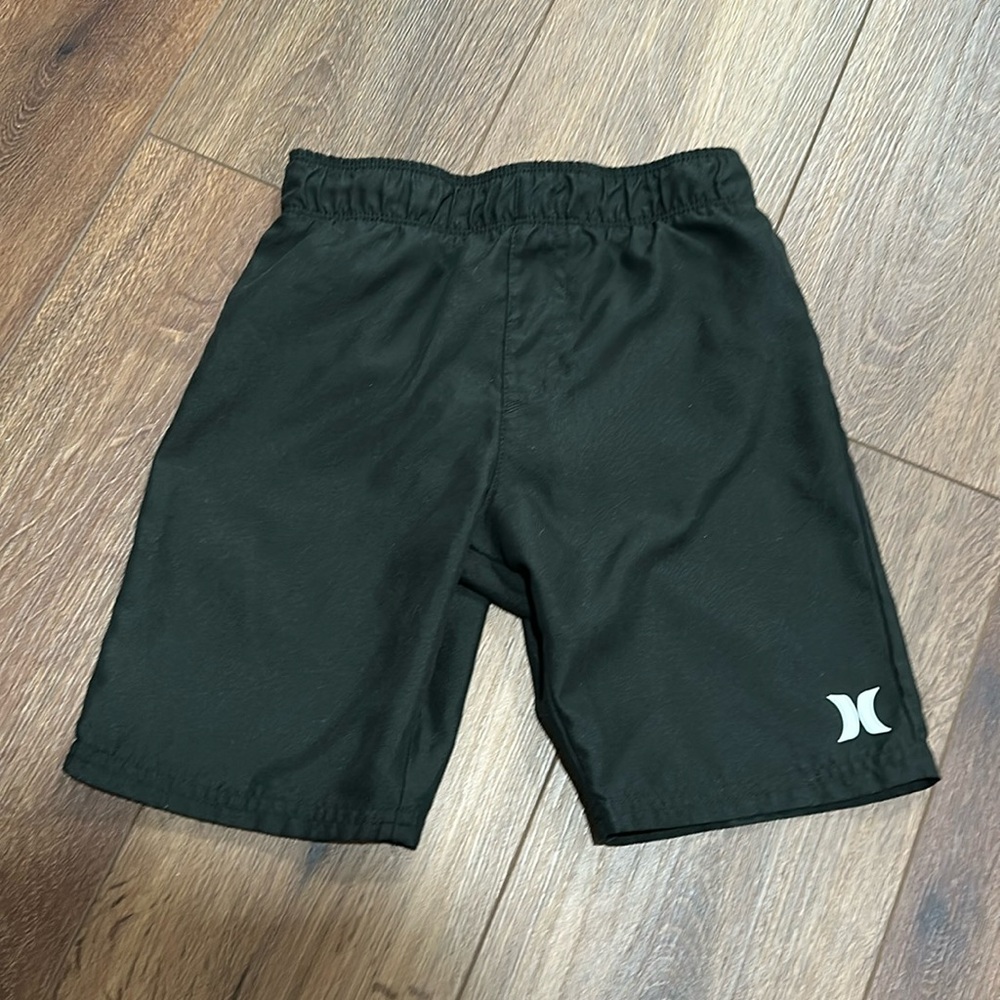 Boys Under Armour black swin shorts (7)